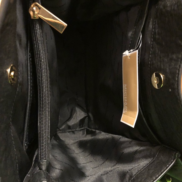 Micheal Kors Newbury Black Leather Tote Gold Studs - Picture 4 of 7